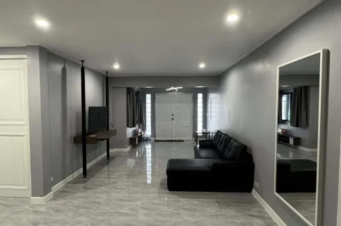 3 Bedroom House for rent in Baan Pla Thong Sri Narakin, Samrong Nuea, Samut Prakan near MRT Si Dan