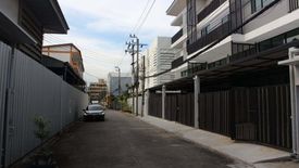 10 Bedroom Office for sale in Khlong Toei, Bangkok