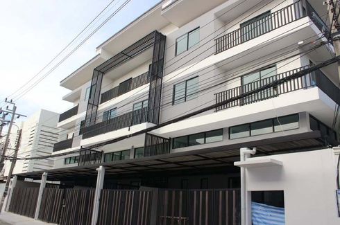 10 Bedroom Office for sale in Khlong Toei, Bangkok