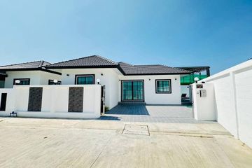 3 Bedroom House for sale in Rattanakorn Village 18, Na Kluea, Chonburi