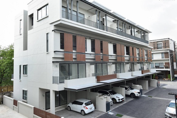 3 Bedroom Townhouse for sale in Mesto Kaset-Navamin, Khlong Kum, Bangkok