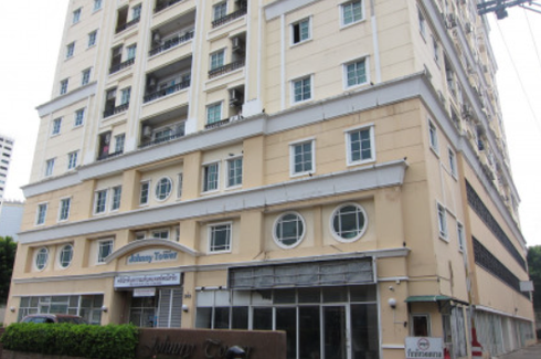 1 Bedroom Condo for sale in Johnny Tower, Huai Khwang, Bangkok near MRT Huai Khwang