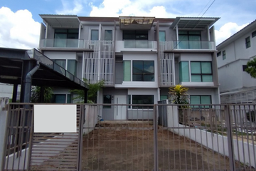 3 Bedroom Townhouse for sale in Tha Kham, Bangkok