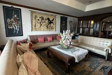 3 Bedroom Condo for rent in Oriental Towers, Khlong Tan Nuea, Bangkok near BTS Thong Lo