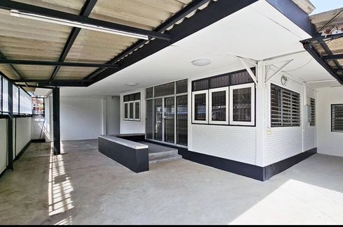 4 Bedroom Townhouse for rent in Huai Khwang, Bangkok