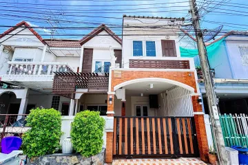 5 Bedroom Townhouse for sale in Chorakhe Bua, Bangkok