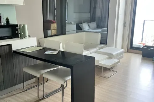 1 Bedroom Condo for rent in Urbano Absolute Sathon - Taksin, Khlong Ton Sai, Bangkok near BTS Krung Thon Buri