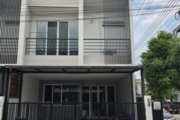 3 Bedroom Townhouse for sale in Lak Song, Bangkok