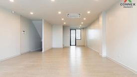 1 Bedroom Townhouse for rent in Hua Mak, Bangkok