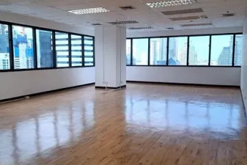 Office for rent in Suriyawong, Bangkok near BTS Sala Daeng