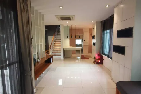 3 Bedroom House for sale in Manthana Onnut-Wongwaen 3, Dokmai, Bangkok