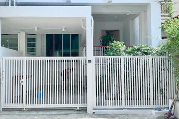 3 Bedroom Townhouse for sale in Phra Khanong, Bangkok near BTS Thong Lo