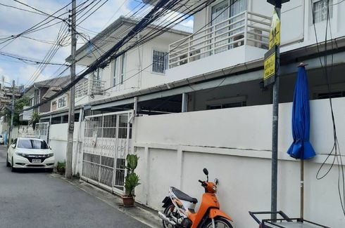 3 Bedroom House for rent in Khlong Tan Nuea, Bangkok