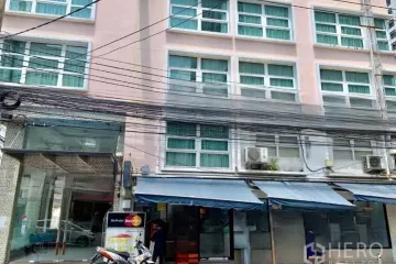 Commercial for Sale or Rent in Khlong Toei Nuea, Bangkok near Airport Rail Link Makkasan