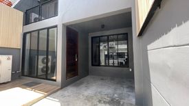 3 Bedroom Townhouse for sale in Khlong Tan Nuea, Bangkok near Airport Rail Link Ramkhamhaeng