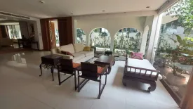 5 Bedroom House for rent in Khlong Tan Nuea, Bangkok