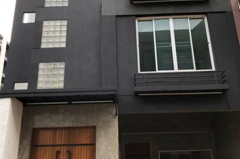 3 Bedroom Townhouse for rent in Phlapphla, Bangkok