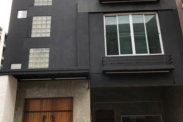 3 Bedroom Townhouse for rent in Phlapphla, Bangkok