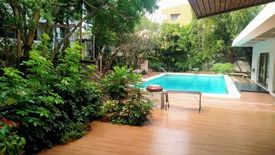 5 Bedroom House for sale in Khlong Tan Nuea, Bangkok