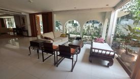 5 Bedroom House for sale in Khlong Tan Nuea, Bangkok