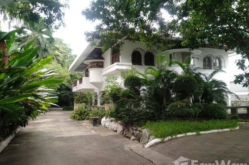 5 Bedroom House for sale in Khlong Tan Nuea, Bangkok