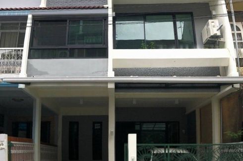 3 Bedroom Townhouse for sale in Khlong Tan Nuea, Bangkok