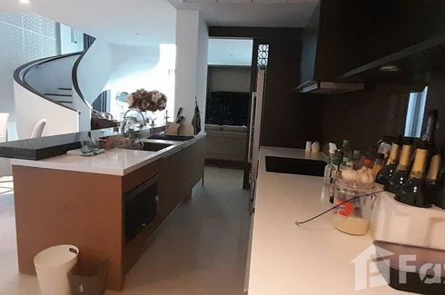 3 Bedroom Condo for sale in Baan Lux - Sathon, Chong Nonsi, Bangkok near MRT Khlong Toei