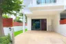 3 Bedroom Townhouse for rent in Areeya Mandarina Sukhumvit 77, Suan Luang, Bangkok near MRT Si Nut