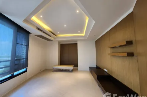 2 Bedroom Condo for sale in Royal River Place, Bang Phong Pang, Bangkok