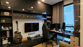 1 Bedroom Condo for sale in Si Phraya, Bangkok near MRT Sam Yan