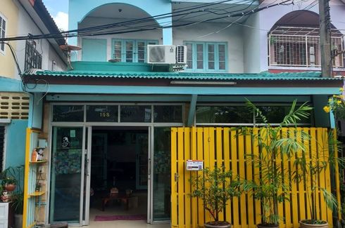 3 Bedroom Townhouse for sale in Nuan Chan, Bangkok