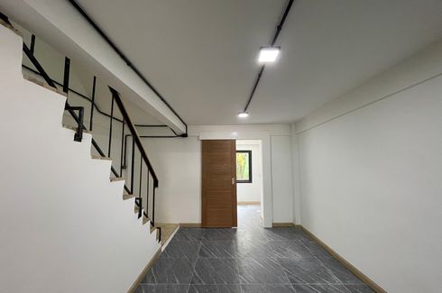 2 Bedroom Townhouse for sale in Bang Bamru, Bangkok near MRT Bang Yi Khan