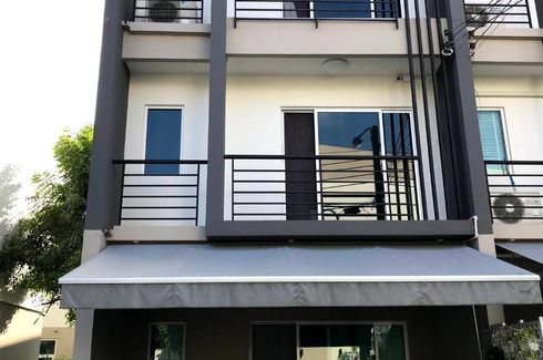 3 Bedroom Townhouse for sale in Suan Luang, Bangkok