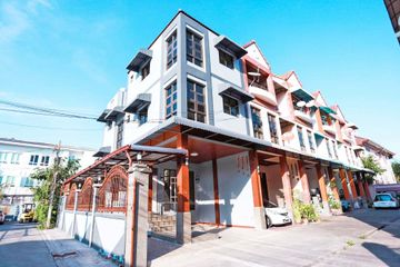 3 Bedroom Townhouse for sale in Lat Phrao, Bangkok