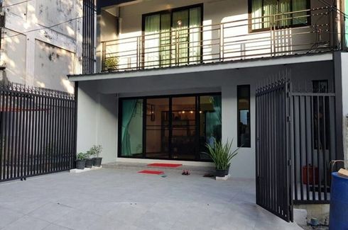 4 Bedroom Townhouse for sale in Khlong Chan, Bangkok