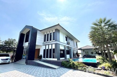 6 Bedroom Villa for sale in Khun Si, Nonthaburi