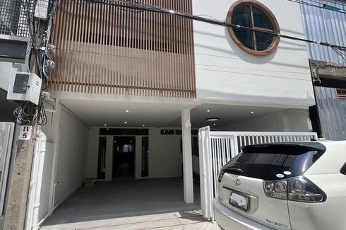 4 Bedroom Townhouse for rent in Phra Khanong Nuea, Bangkok near BTS Ekkamai