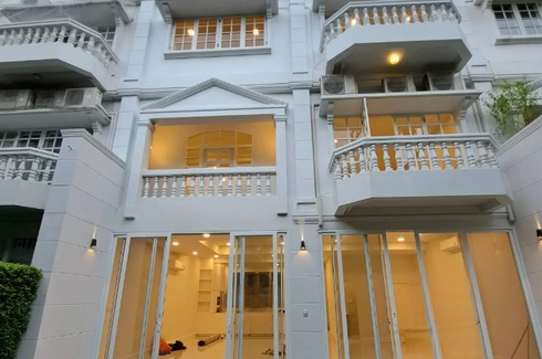 3 Bedroom Townhouse for rent in Prompak Gardens, Khlong Tan Nuea, Bangkok near BTS Phrom Phong