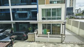 5 Bedroom Townhouse for sale in Khlong Tan Nuea, Bangkok