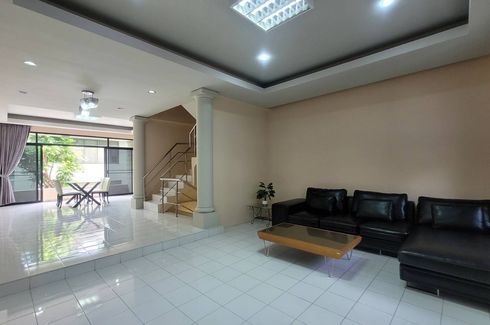 3 Bedroom Townhouse for rent in Khlong Toei Nuea, Bangkok near MRT Phetchaburi