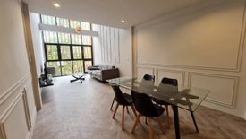 3 Bedroom Townhouse for rent in Khlong Tan Nuea, Bangkok