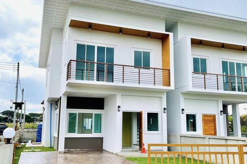 3 Bedroom Townhouse for sale in Baan Penmanee 6, Nong Phueng, Chiang Mai