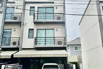 3 Bedroom Townhouse for sale in Baan Klang Muang Ramintra-Watcharapol, Khlong Thanon, Bangkok