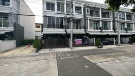 3 Bedroom Townhouse for sale in Baan Klang Muang Ratchada-Wongsawang, Suan Yai, Nonthaburi near MRT Wong Sawang