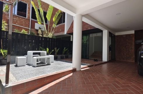 4 Bedroom House for rent in Bang Chak, Bangkok near BTS Punnawithi