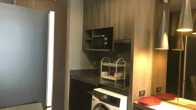 1 Bedroom Condo for sale in Si Phraya, Bangkok near MRT Sam Yan