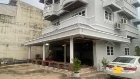 4 Bedroom House for sale in Wat Phraya Krai, Bangkok