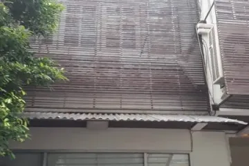 3 Bedroom Warehouse / Factory for rent in Khlong Tan Nuea, Bangkok