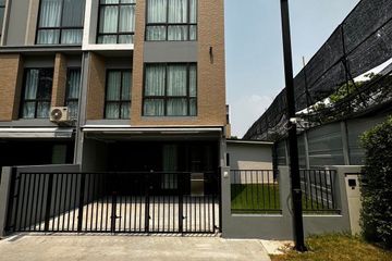 3 Bedroom Townhouse for sale in Estara Haven Pattanakarn 20, Suan Luang, Bangkok