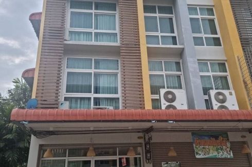 6 Bedroom Townhouse for sale in Lat Krabang, Bangkok